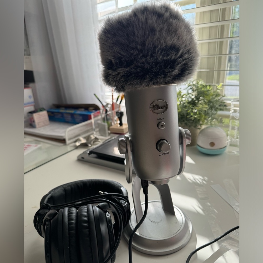 YETI Premium Multi-Pattern USB Microphone with Blue VO!CE